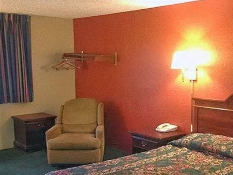 Super 8 By Wyndham Benton Harbor St Joseph Hotel Exterior foto