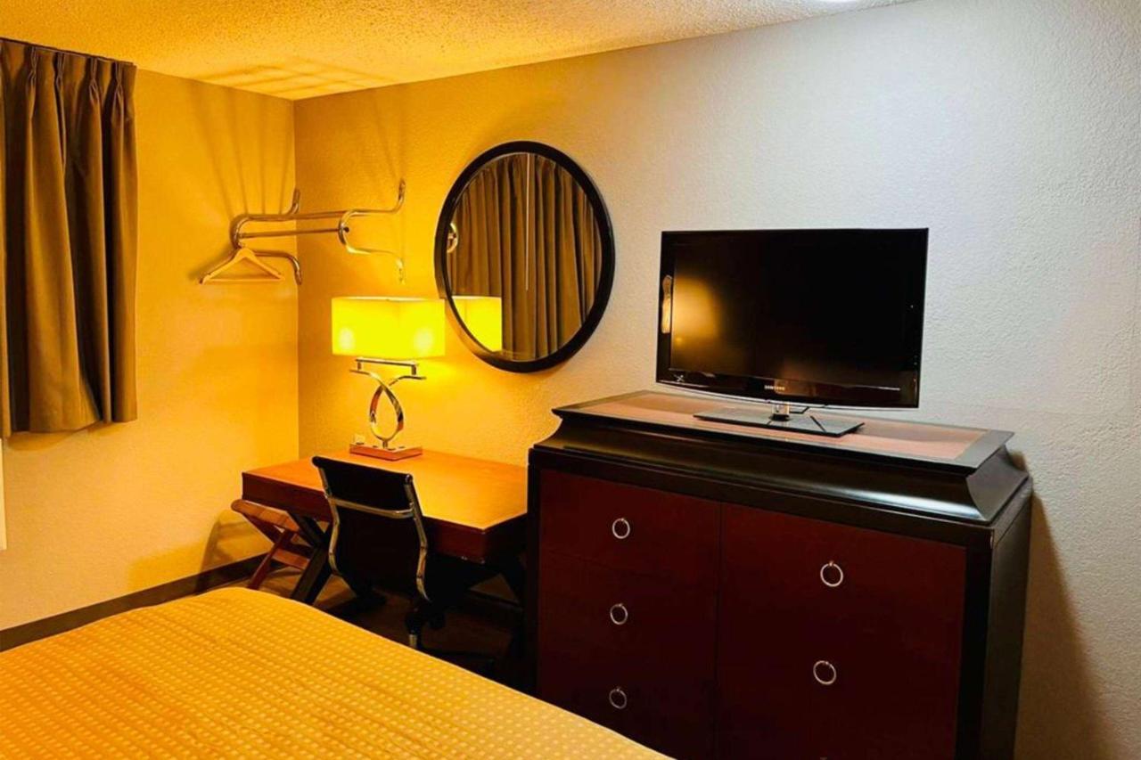 Super 8 By Wyndham Benton Harbor St Joseph Hotel Exterior foto