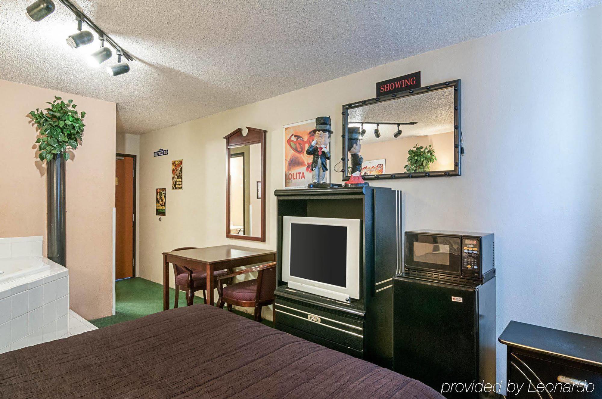 Super 8 By Wyndham Benton Harbor St Joseph Hotel Exterior foto
